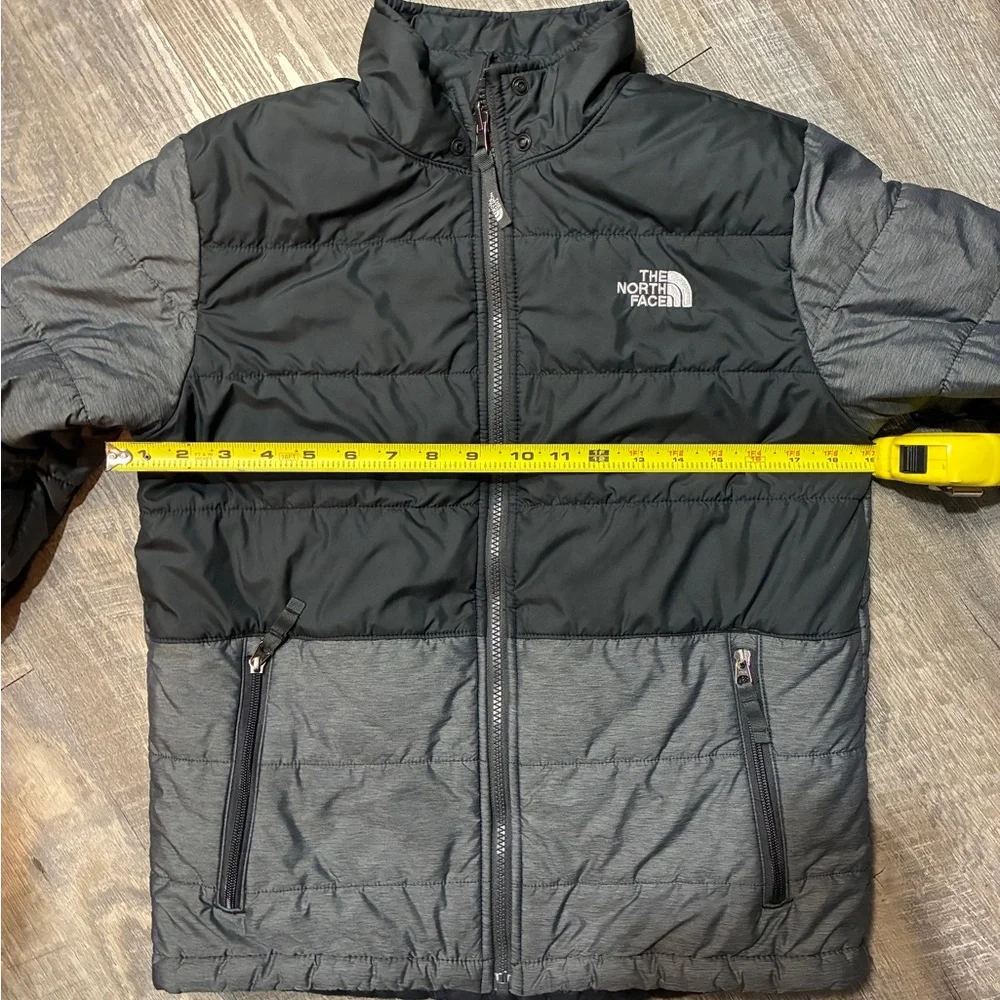 The North Face Reversible Puffer/Sherpa Jacket, black/gray- kids size XXL